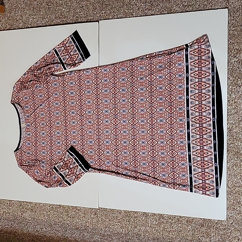 Gilli dress, red print with navy accent, in size S